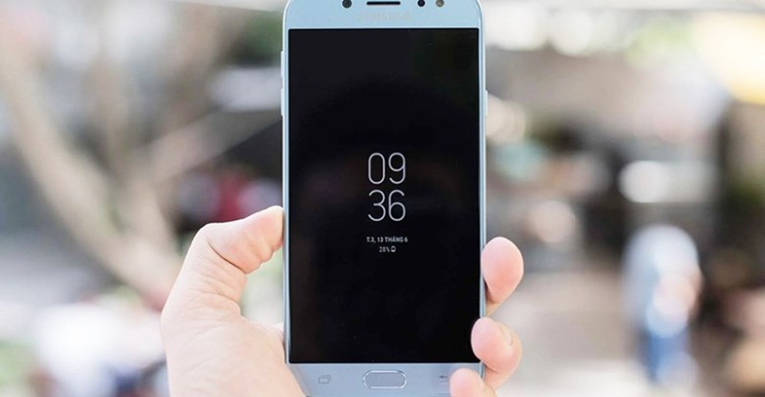 galaxy j8