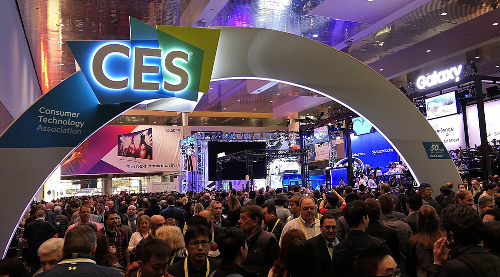 CES 2017|dell up3218k|HyperX-Predator-LED||G.U.S. external GPU amplifier||In Win Tou 2.0 case|ASUS Maximus IX Extreme|AMD Ryzen CPU|new-Nvidia-Shield|HTC Vive Deluxe Audio Strap and TPCast Wireless