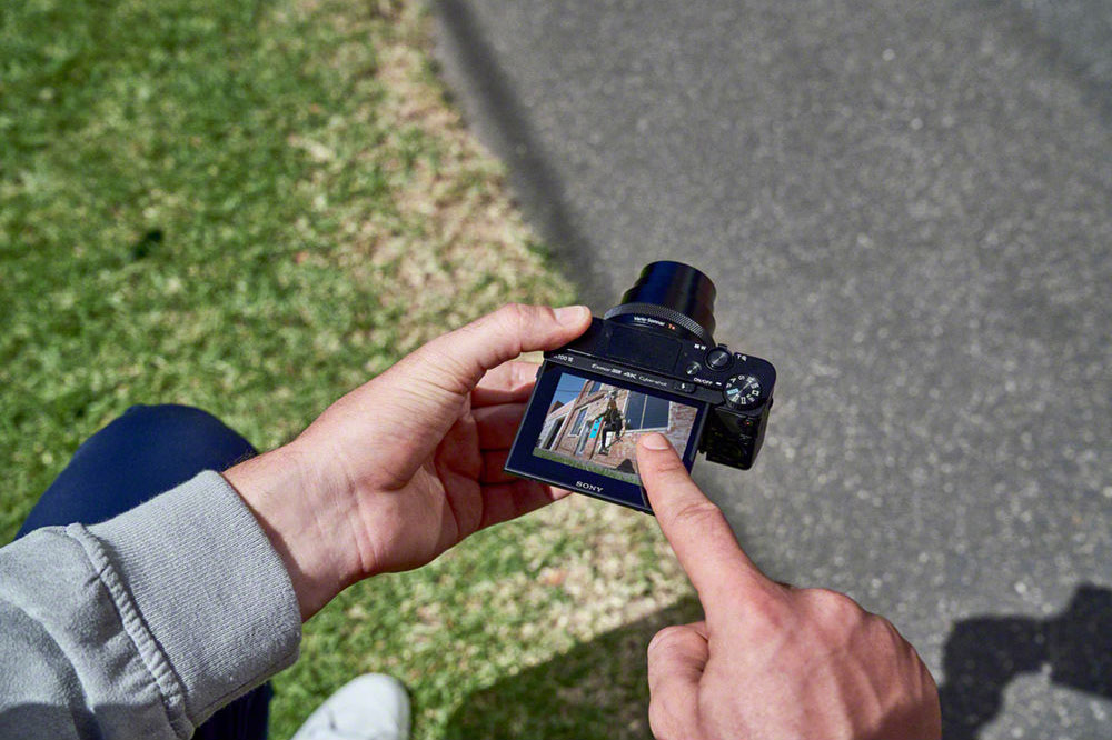 Sony RX100 VI : Kamera Saku Dengan kecepatan Auto Fokus Luar biasa!